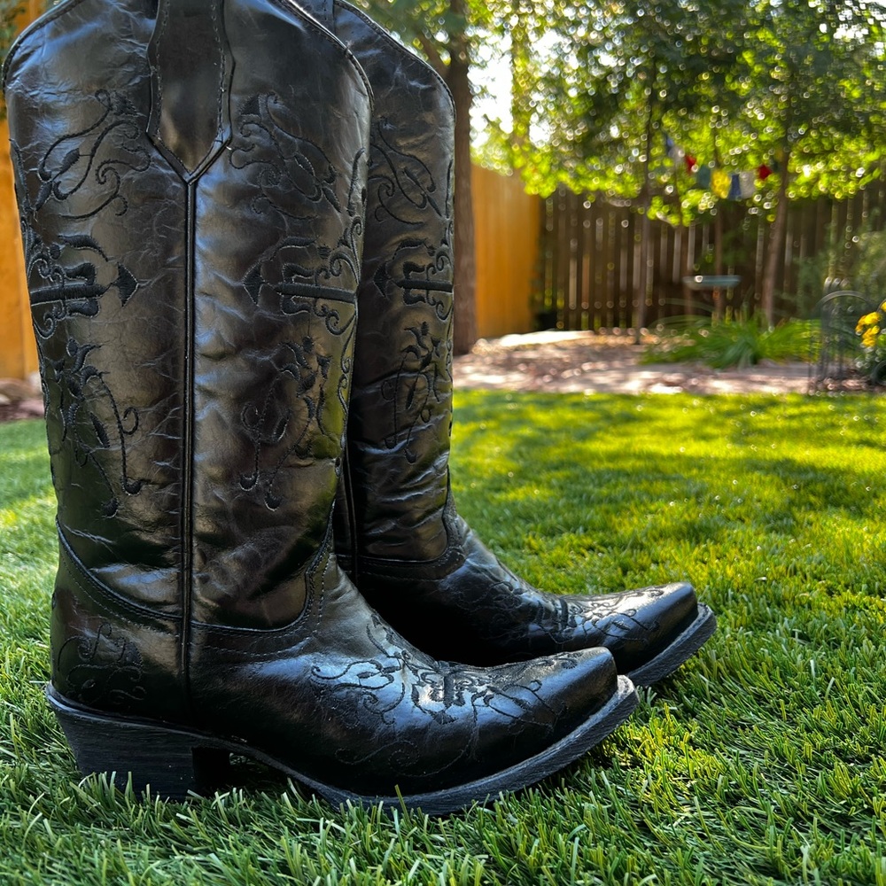Circle G Black Embossed Western Boots